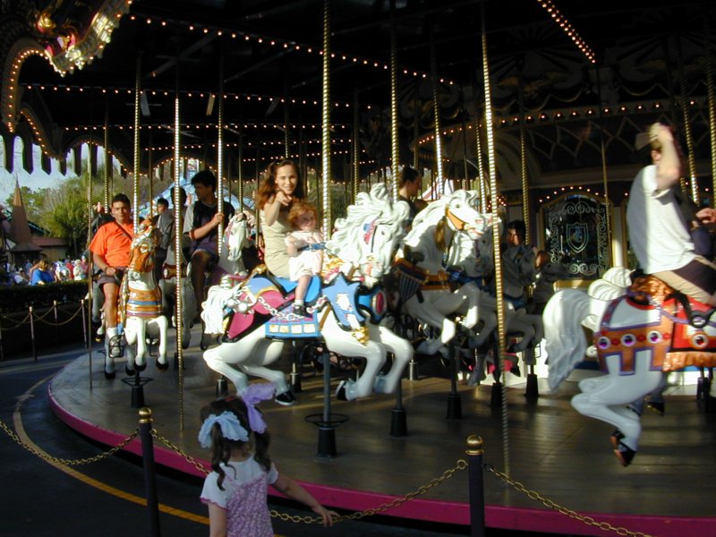disney01.jpg 
800 x 600 compressed image 
(116,301 bytes)