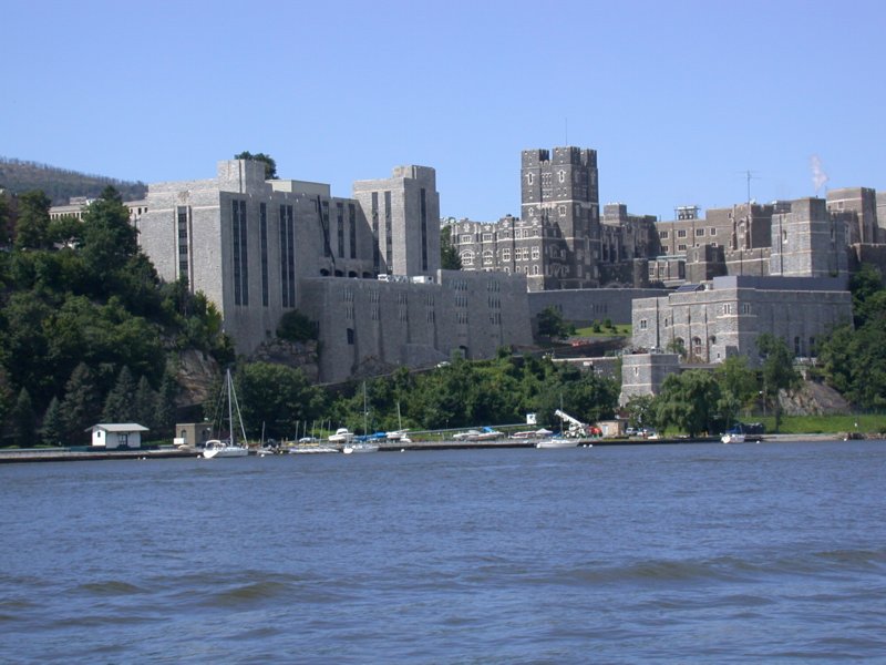 cruisesouth42.jpg 
800 x 600 compressed image 
(84,357 bytes)