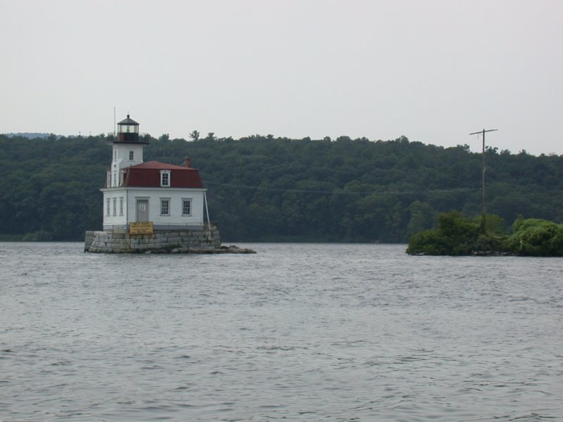 cruisesouth49.jpg 
800 x 600 compressed image 
(62,863 bytes)