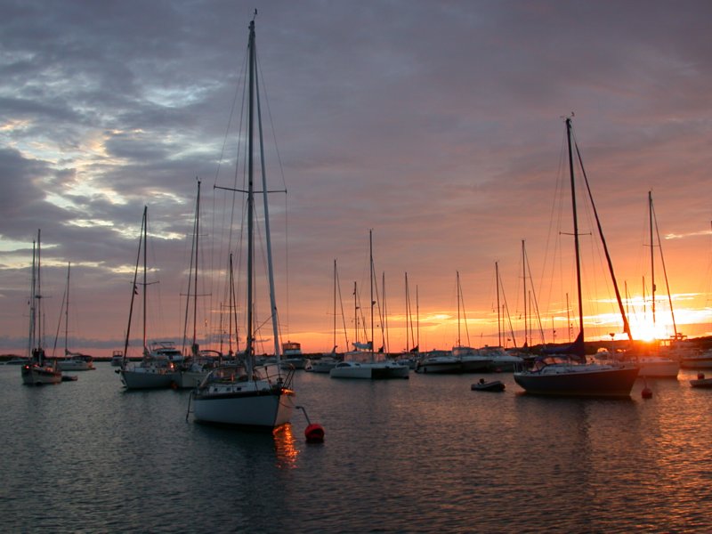 cruisingthecape06.jpg 
800 x 600 compressed image 
(74,436 bytes)