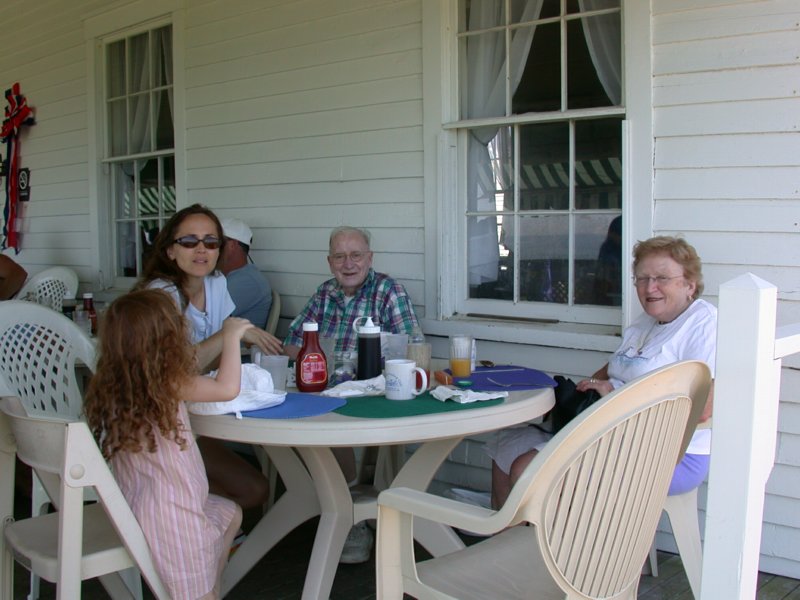 cruisingthecape07.jpg 
800 x 600 compressed image 
(81,573 bytes)
