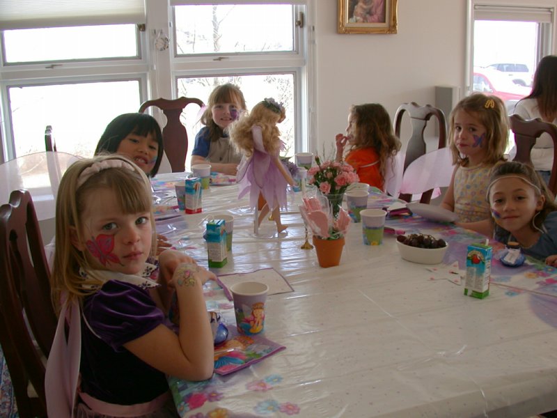 fifthbirthday12.jpg 
800 x 600 compressed image 
(81,694 bytes)